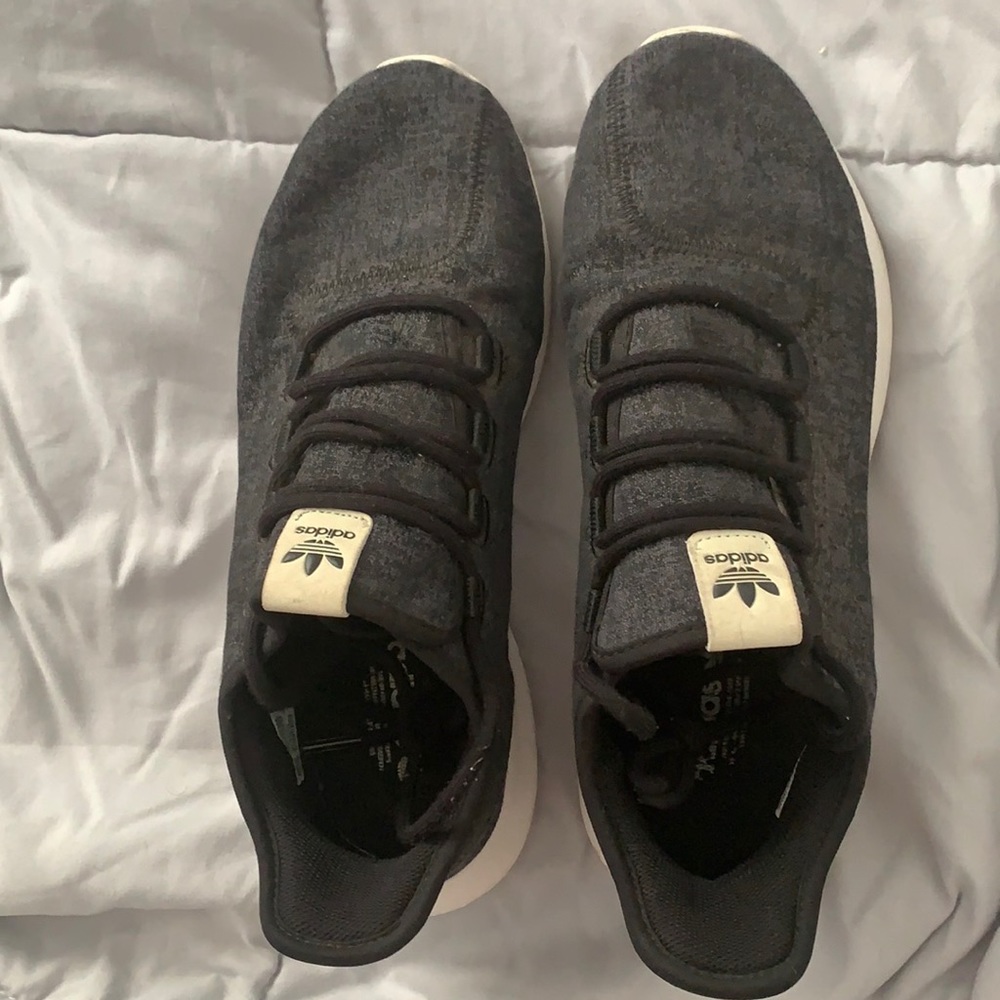 Women tennis shoes